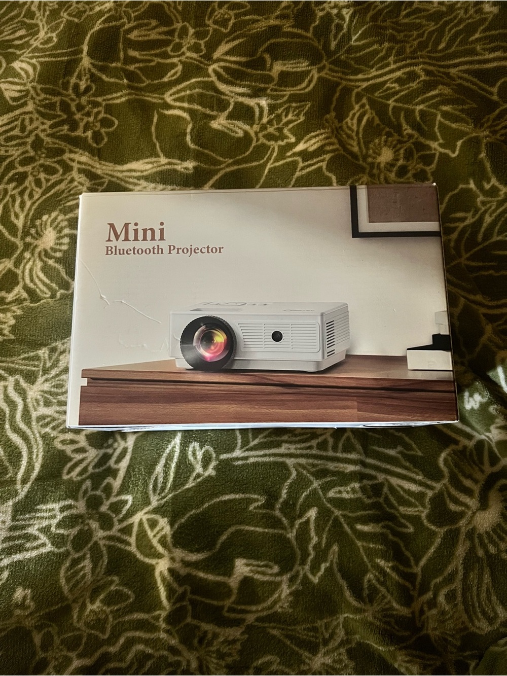 White Amazon Mini Portable Projector - Picture 2 of 8